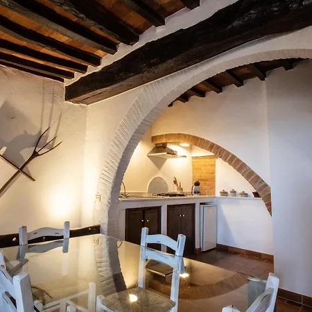 Фермерский дом Palazzo Val Del Sasso Villastrada (Umbria)