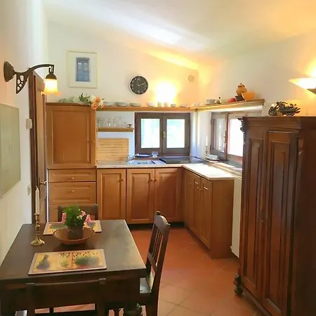 Фермерский дом Palazzo Val Del Sasso Villastrada (Umbria)